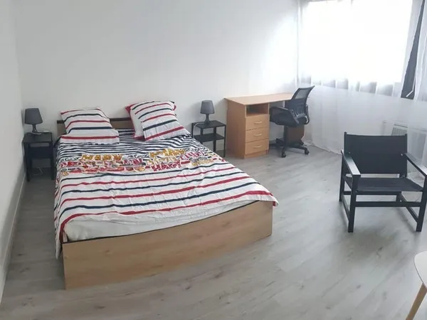 Beau studio 28.33 m² meublé (Victoire)