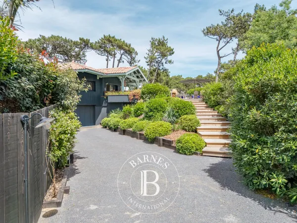 VILLA D'EXCEPTION AVEC PISCINE ET GRAND JARDIN DANS LE TRIANGLE D'OR, CAP FERRET