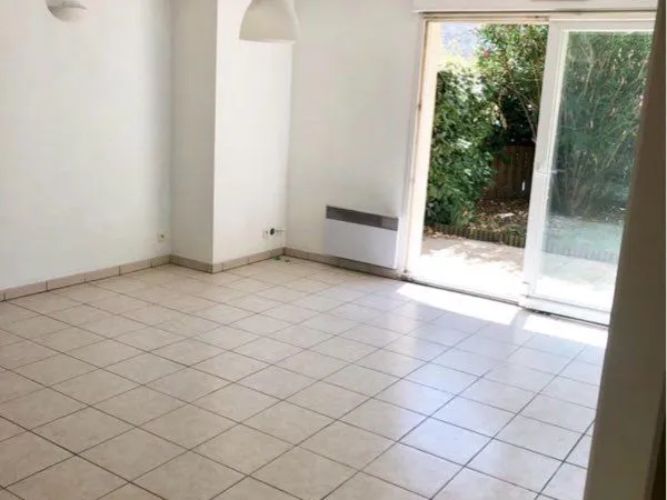 T2 MEUBLÉ 55 m² / JARDIN 45 m² / PARKING / TRAM C / BORDEAUX