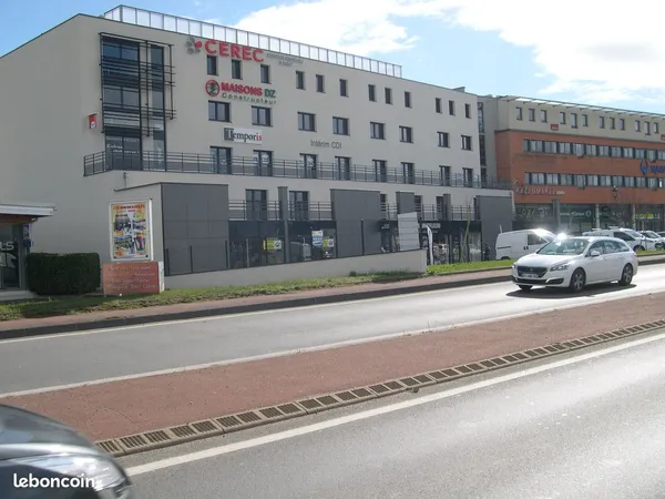 Location Plateau de bureau à aménager de 153 m² livré brut et fluide en attente : 1275 HT hors charg