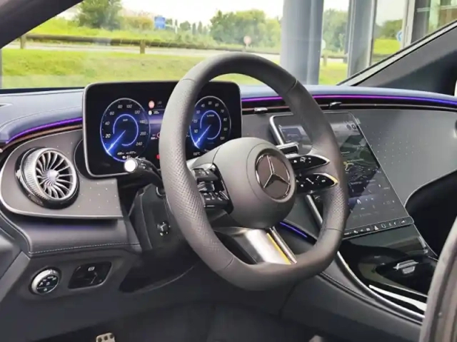 Mercedes Classe E berline 300 245ch amg line classe / 295 l — photo 8