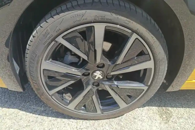 Peugeot 208 puretech 130 s&amp;s eat8 — photo 129