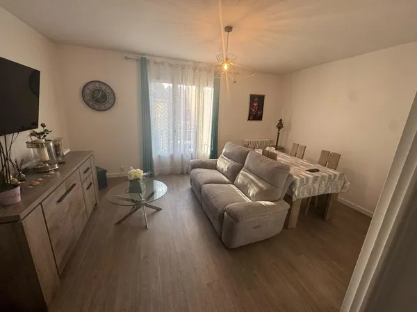 Très Bel Appartement 2P avec extérieur Quartier Hermitage Pontoise