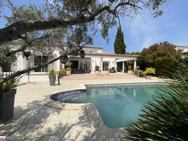 Villa 6 pièces 214 m²