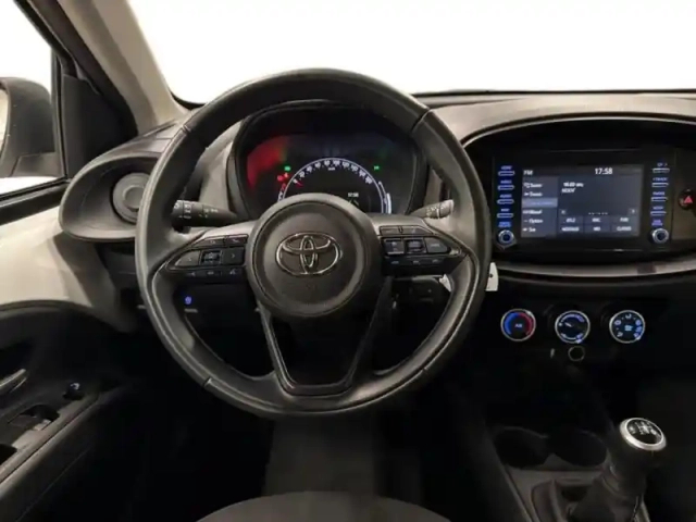 Toyota Aygo X 1.0 vvt-i 72ch dynamic — photo 11