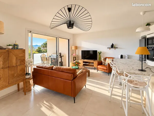 CALVI - T3 63 m² - 2 CHAMBRES - VUE MER & CITADELLE - TERRASSE 20 m² - PISCINE
