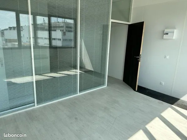 92 Gennevilliers/ Villeneuve la garenne bureaux a louer 330m²