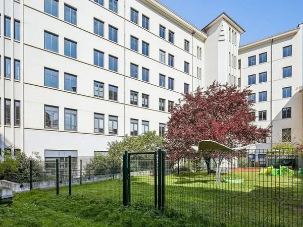 Bureaux 902 m²