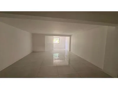 BUREAU DE 54 M2