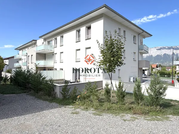 T2 au dernier étage avec terrasse et garage