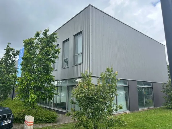 Local d'activité 232 m²