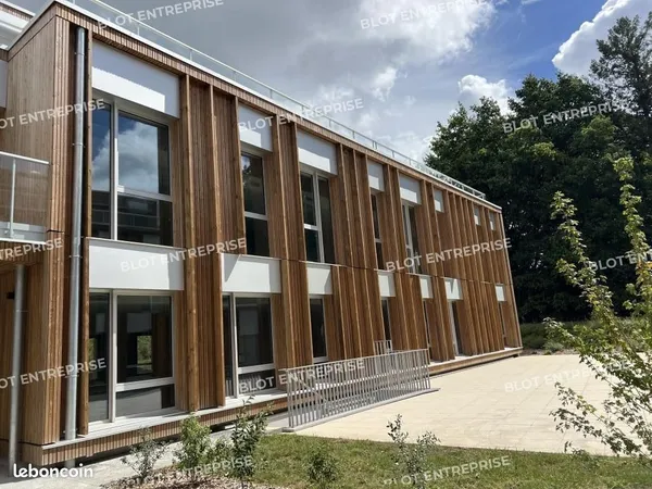 Bureaux 381 m²