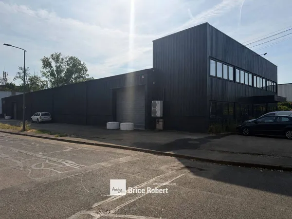 Local d'activité 1300 m²