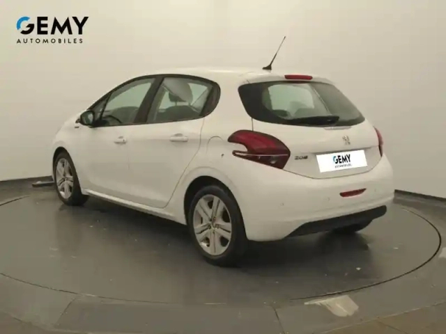 Peugeot 208 puretech 82ch s&amp;s bvm5 — photo 7