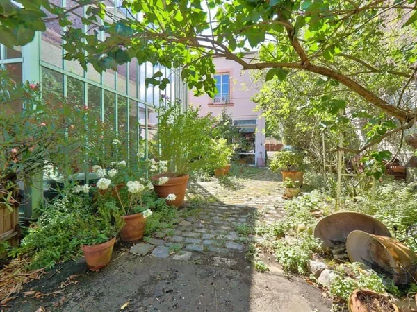 Bureaux 11 pièces 366 m²