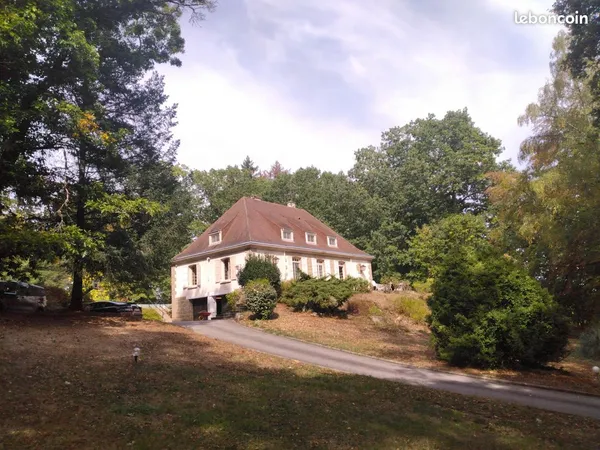 Rare, isle, maison bourgeoise sur 2 hectares de terrain calme et arbore