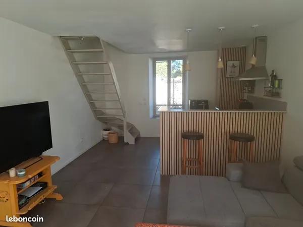 Varennes-sur -seine meublé f2 45 m2 jardin 1 chambre un lit double et un canapé convertible