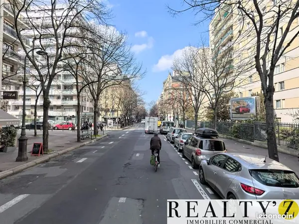 Local commercial 370 m²