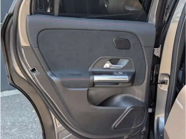 Mercedes Eqa 250+ — photo 38