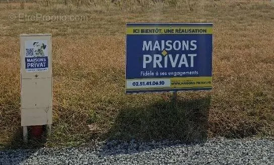 Terrain 679 m²