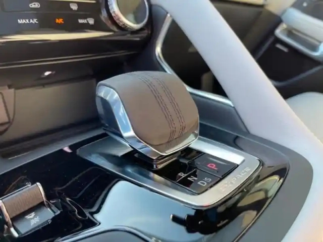 Jaguar E-Pace p300e phev r-dynamic hse bva awd — photo 9