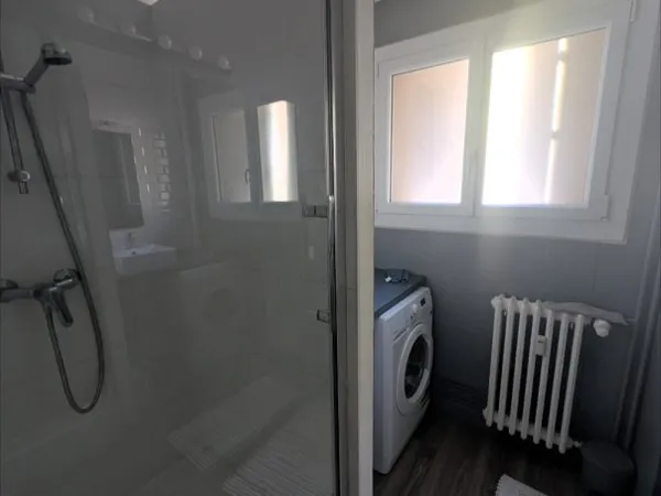 Chambre disponible en sous-location