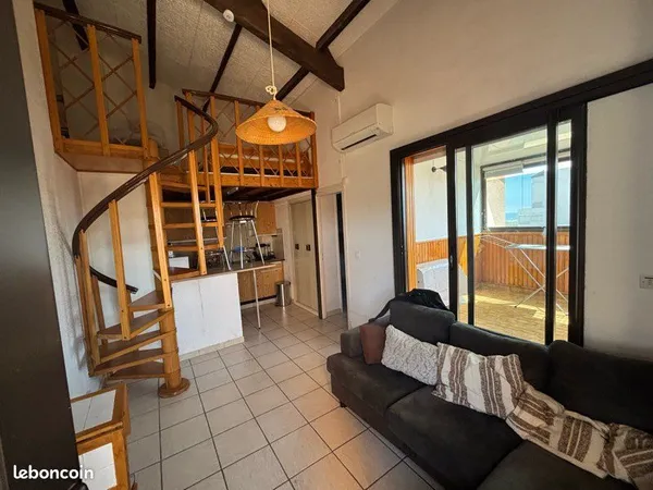 Apparemment t1 avec mezzanine vue mer