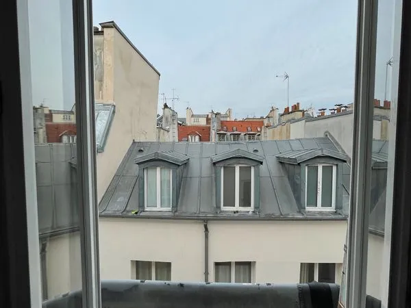 Studio meublé - Sentier / Paris 2e - 5e étage avec vue sur les toits