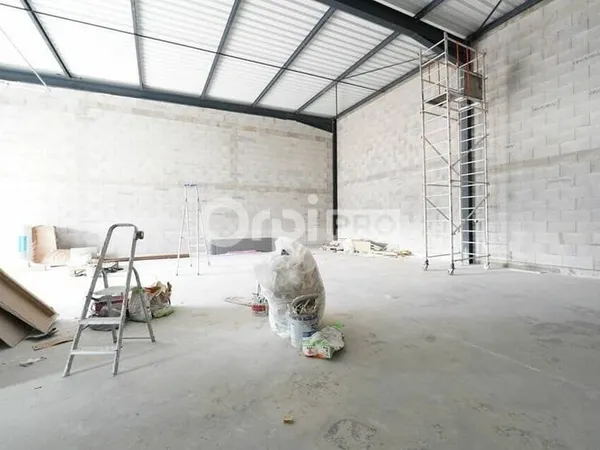 Local d'activité 260 m²