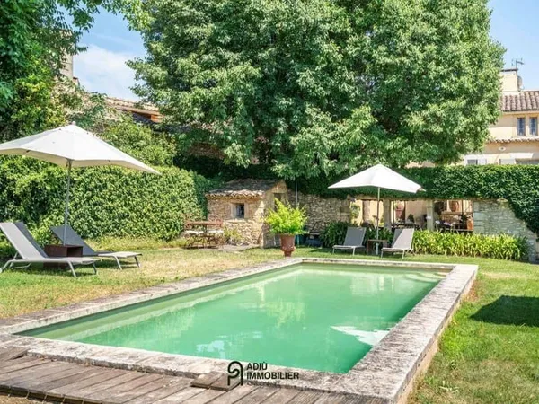 Maison 7 pièces 300 m²