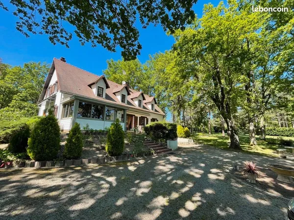 Belle propriété de 8 pièces principales avec grand terrain