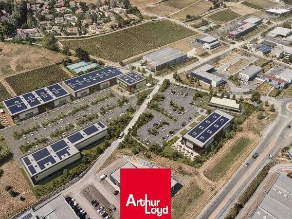 Local d'activité 10390 m²