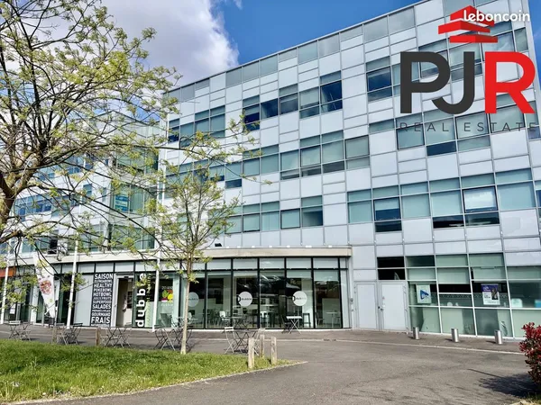 Local 698 m² Metz