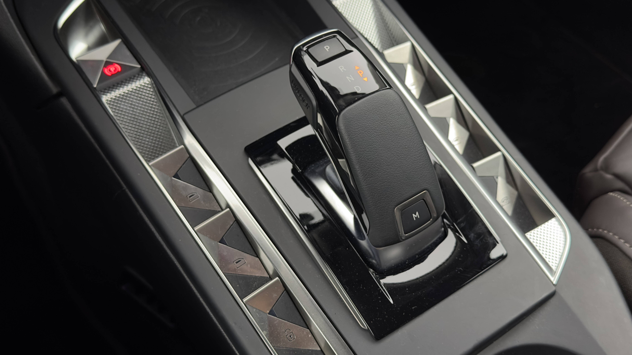 DS 3 Hybride 136 e-DCT6 — photo 13