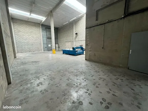 LOCAL D'ACTIVITE 379 m² ÉMERAINVILLE