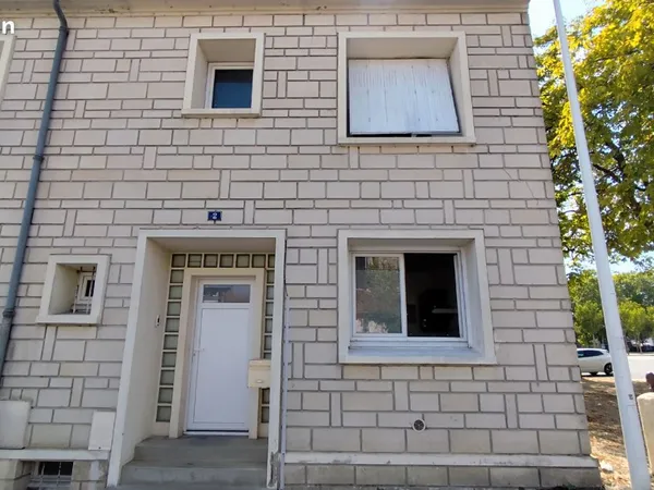 Maison de ville louée.85 m2