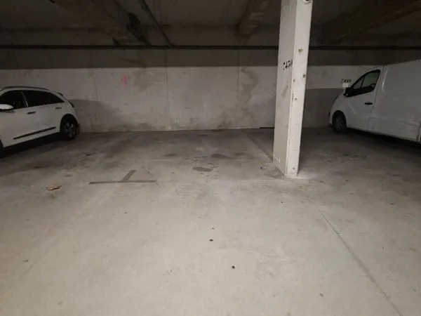 Parking place de la joliette a - de 1 mn a pied