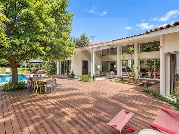 Villa 9 pièces 380 m²