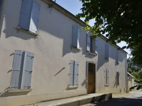 Votre agence France Loire Aubigny S/Nère vous propose cet appartement à la location sur la commune d