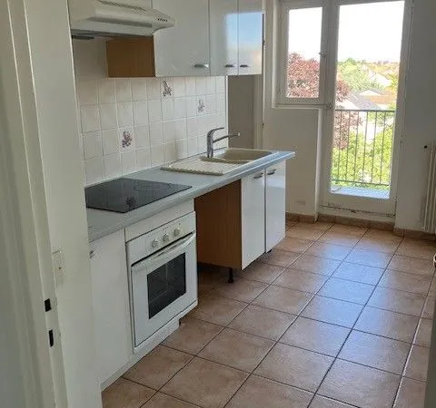 BEZONS - 2 PIÈCES DE 50 m² AVEC GRANDE TERRASSE, PARKING ET CAVE