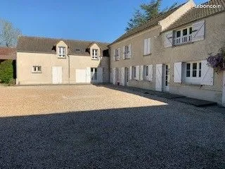Maison bcp de charme dans corps de ferme isolé