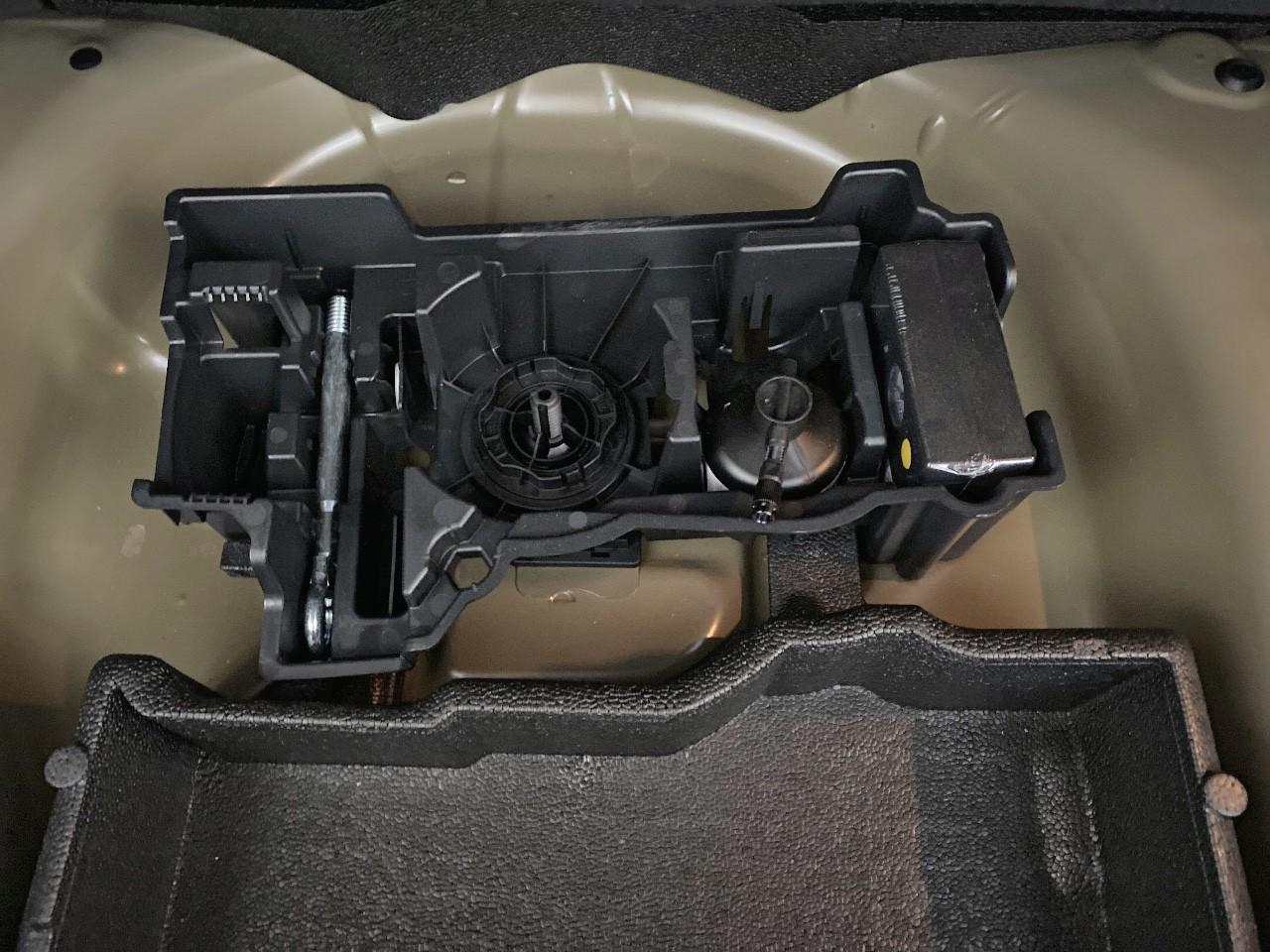 Peugeot 2008 hybrid 145 ch e-dcs6 allure — photo 16