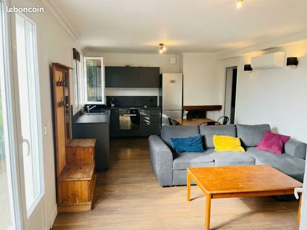 Superbe T3 meublé de 70 m² entièrement rénové, entrée indépendante & vue parc