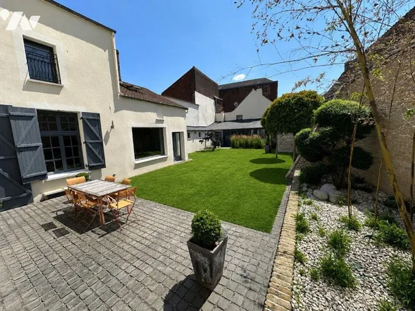 Maison 10 pièces 348 m²
