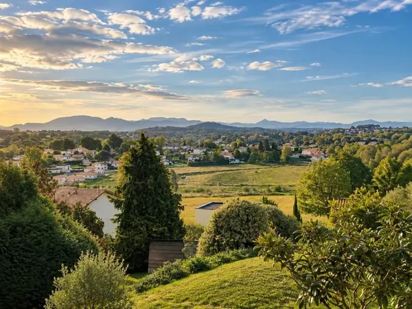 Villa d'architecte à Anglet, un balcon sur les montagnes bas