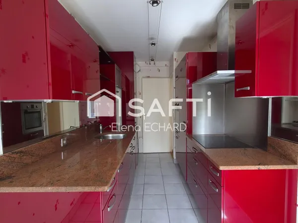 Appartement 3 pièces de 65 m² avec balcons, box fermé et cave - À seulement 5 minutes de la gare