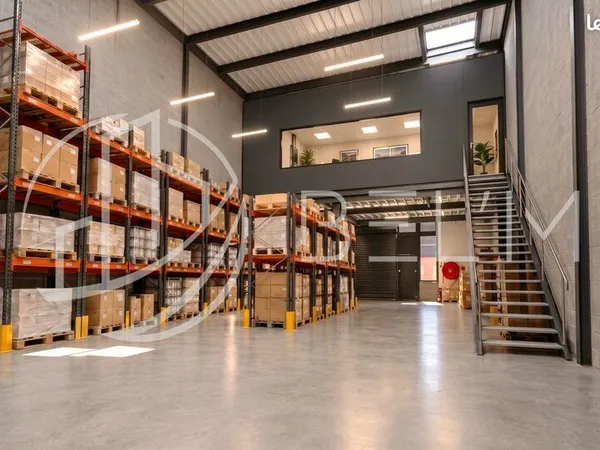 LOCAL D'ACTIVITE 228 m² BRIE-COMTE-ROBERT