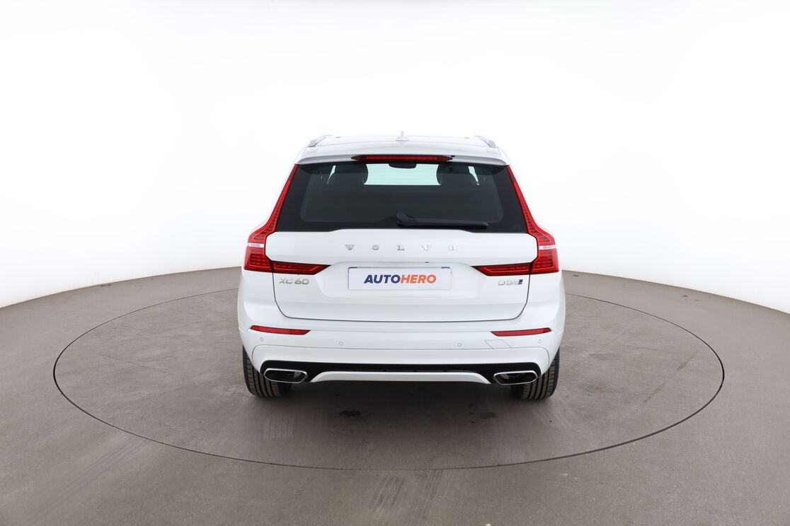 Volvo XC60 2.0 D5 AdBlue AWD R-Design Geartronic 8 — photo 4