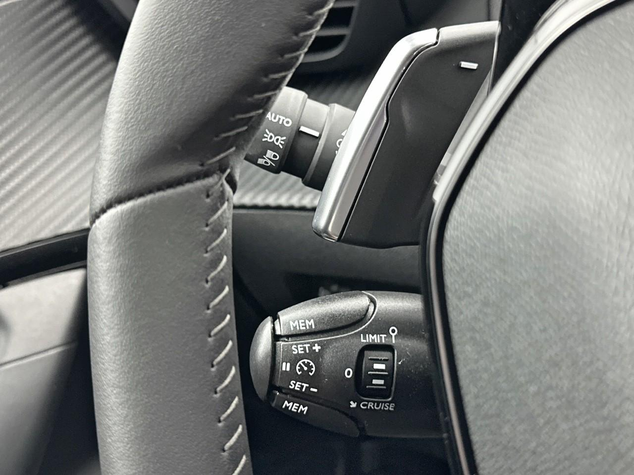 Peugeot 2008 puretech 130 s&s eat8 allure pack — photo 17