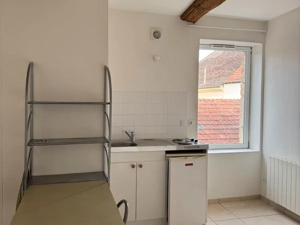 Appartement type F1, 1er étage - 45 grande rue - LOUHANS